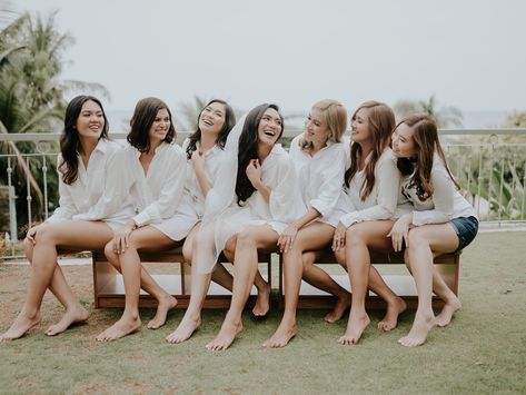 #entourage #bridesmaids #bridetribe #white #photoshoot #longsleeves #friends #fashion #ootd #laughter #goodtimes Bride Squad Photoshoot, Entourage Bouquet, Wedding Outfit Bridesmaid, Entourage Flowers, Bridesmaid Shoot, Pictorial Ideas, Outfit Bridesmaid, Bridal Entourage, White Photoshoot