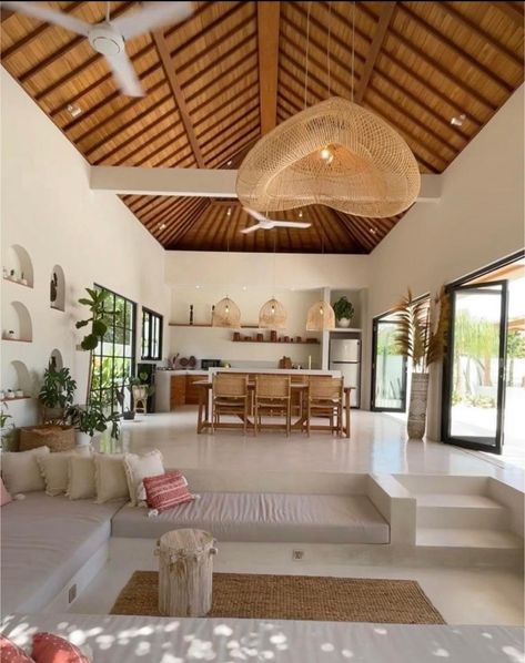 Amazing Home Design, Bali Beach House Interiors, Bali Villa Architecture, Spacious Interior Design, New Mexico Kitchen Design, Big House Interior Design, Big Garden House, Bali Houses Villas, Resort Villa Interior