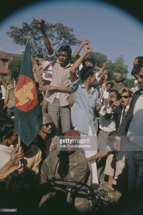 Bangladeshi guerillas gleefully waving the Bangladesh flag as they crowd on and around an Indian Army jeep in Dacca (Dhaka) in December 1971. The fighters have just heard the news that Pakistan Army forces, under the command of general Amir Abdullah Khan Niazi, have surrendered to Indian Army forces on 16th December 1971 to mark the end of fighting in the Bangladesh Liberation War. Bangladesh Flag Aesthetic, Vintage Bangladesh, Bangladesh Liberation, Bangladesh Art, Bangladesh Army, Agriculture Pictures, Liberation Art, December Pictures, Army Jeep