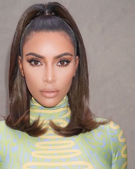 We Should Have Seen This '90s Hair Trend Coming #KimK Estilo Kim Kardashian, Kardashian Makeup, Kim Kardashian Makeup, Kim Kardashian Hair, Kardashian Hair, Full Glam, 23rd Birthday, 90s Hairstyles, Hair Flip