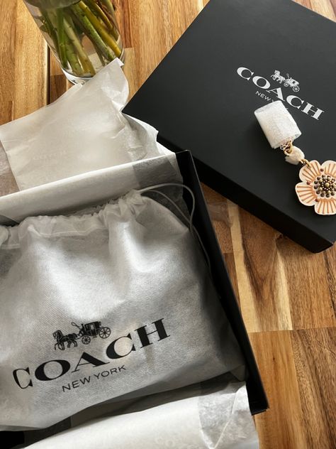 Designer 
Unboxing
Coach bag
Coach clutch
Coach key chain
Love unboxing 
Packages
Delivery Coach Bag Unboxing, Coach Unboxing, Designer Unboxing, Unboxing Aesthetic, Coach Tabby, Coach New York, Bag Chain, Bag Packaging, Food Snapchat