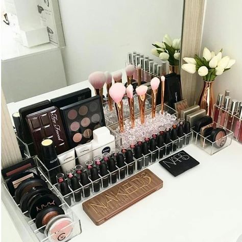 26 Bathroom Organization & Storage Ideas You’ll Love Diy Makeup Organizer, Rangement Makeup, Penyimpanan Makeup, Makeup Vanities, Alat Makeup, Makeup Organization Diy, Makeup Organization Vanity, Bedroom Organization, Beauty Organization