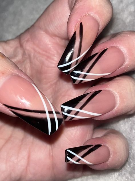 Nail Art French Manicure, Black And White Nail Designs Elegant, Black And White Acrylic Nails Designs, Black Nail Designs Square, Black And White French Tip Nails, White Nail Art Designs, Black And White Nail, Fingernails Painted, Elegant Touch Nails