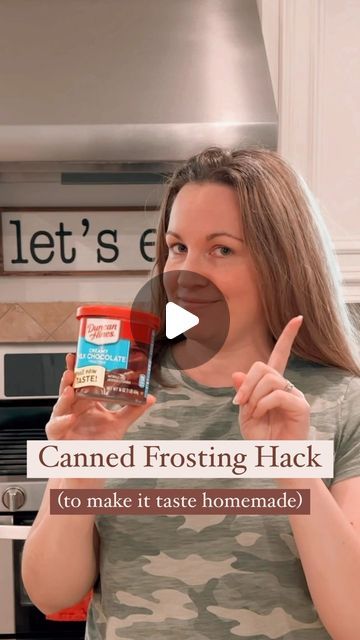 Stacey Garska Rodriguez | The Soccer Mom Blog on Instagram: "WAIT‼️ Before you spread canned frosting directly onto your cake or cupcakes 🧁🎂 try this simple trick to make it taste like homemade frosting! We do this every time we bake because it doubles the volume of the frosting so you get more out of one can and it just tastes SO much yummier!!   Comment “hacks” and I’ll send you a list of all my favorite thrifty kitchen hacks like this one! 📩  #KitchenHacks #bakingtips #frosting" Homemade Cake Frosting, Store Bought Frosting, Cake In A Can, Frosting Recipes Easy, Canned Frosting, Cake Hacks, Homemade Cupcakes, Frosting Tips, Cupcake Cake Designs