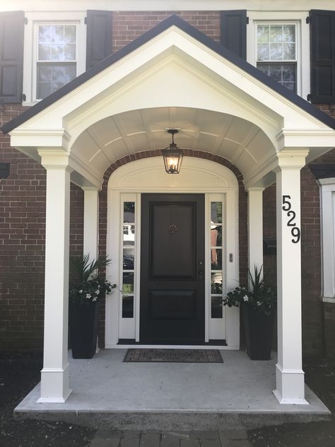 Round Portico Entry Colonial, Portico Entry Colonial Brick, Front Entrance Ideas Exterior Entryway, Brick Colonial Front Porch, Colonial House Entryway, Exterior Entryway Ideas Front Entrances, Aztec Crown, Front Entrance Ideas Exterior, Colonial Entryway