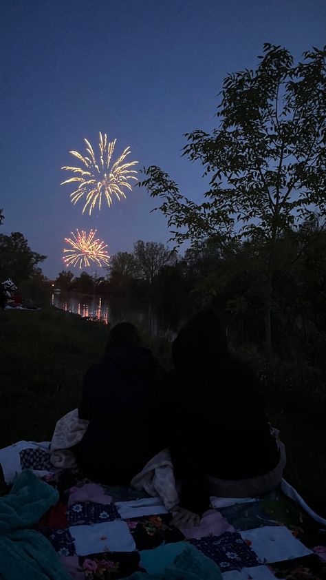 Canada Day Aesthetic, Canada Day Fireworks, Victoria Day, Night Picnic, Aesthetic Photo Ideas, Watching Fireworks, Dream Dates, Picnic Aesthetic, Fire Works