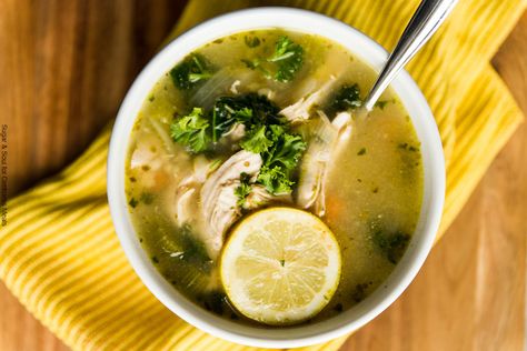 Detox Chicken Soup - The Bermudian Magazine Detox Chicken Soup, Chicken Kale Soup, Vegetarian Minestrone Soup, Chicken Kale, Lemon Soup, Minestrone Soup Recipe, Raw Chicken Breast, Soup With Ground Beef, Kale Soup