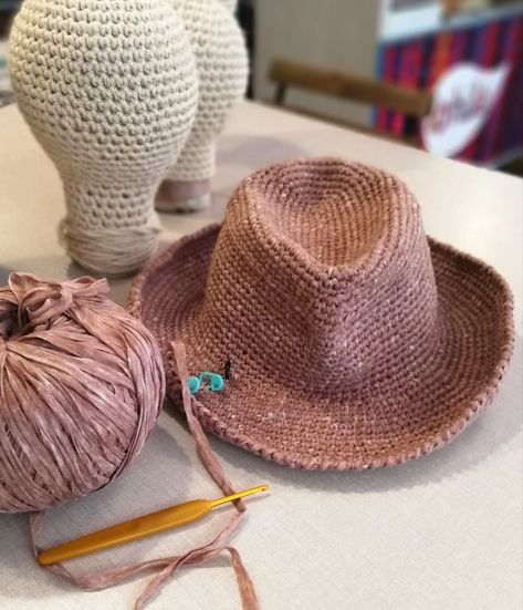 Crochet Fedora Hat, Crochet Cowboy Hats, Cowboy Hat Pattern, Cowboy Crochet, Crochet Summer Hats, Crochet Needlework, Crochet Cable, Crochet Knit Hat, Crochet Bucket Hat