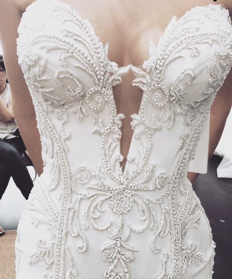 Plunge Neckline Wedding Dress, Cheap Bridal Dresses, Wedding Dresses Sweetheart, Bridal Dresses Vintage, Neckline Wedding Dress, Bridal Gowns Vintage, Western Wedding Dresses, Long Sleeve Wedding Dress Lace, Sweetheart Wedding Dress