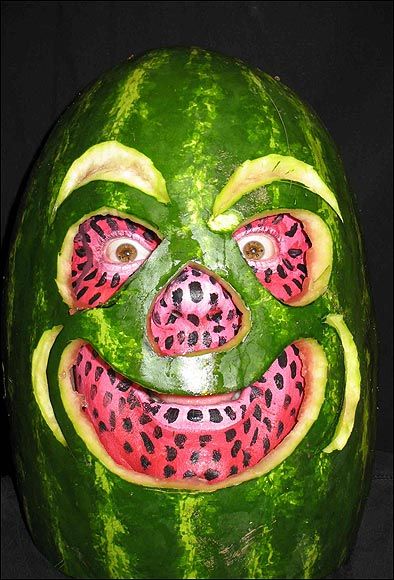 Watermelon Head Watermelon Head, Iphone 4 Wallpaper, Worst Costume, Watermelon Man, Watermelon Face, Creepy Halloween Costumes, Kill It With Fire, Iphone Wallpaper Iphone, Face Paintings