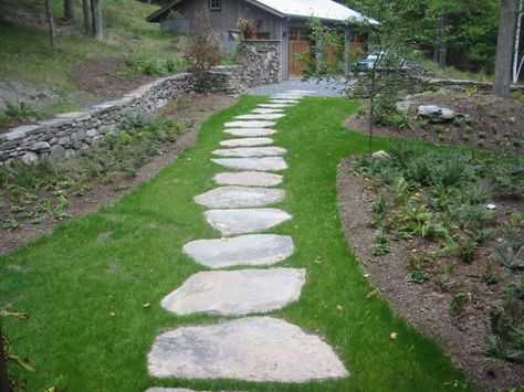 Backyard Grass Alternative, Stepping Stone Pathway, Stepping Stone Walkways, Stepping Stone Paths, Concrete Path, No Grass Backyard, Backyard Walkway, Walkway Landscaping, Outdoor Walkway