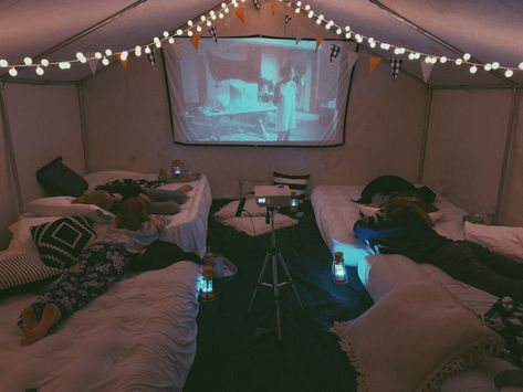 Basement Movie Night Party, Tent Projector Movie Night, Projector Party Ideas, Sleepover Mattress Ideas, Indoor Projector Ideas, Tent Sleepover Party Backyards, Basement Sleepover Ideas, Air Mattress Movie Night, Indoor Movie Party