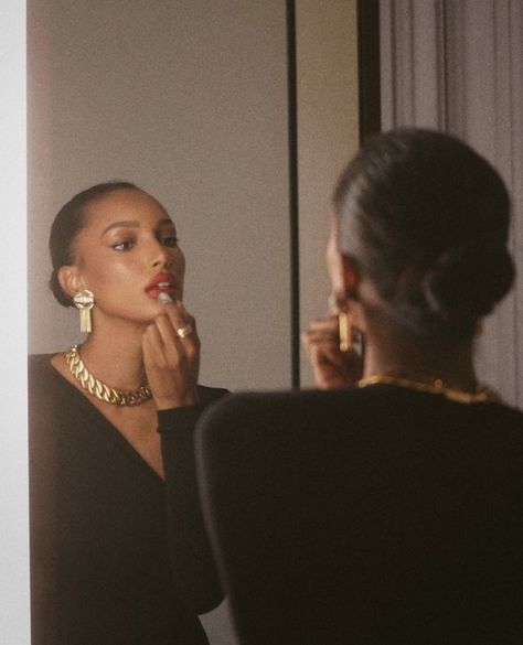 First Lady Aesthetic, Sophisticate Archetype, Natasha Aesthetic, Jasmin Tookes, Elegant Black Women, Femininity Aesthetic, Glam Aesthetic, Beautiful Photoshoot Ideas, Woman Shaving