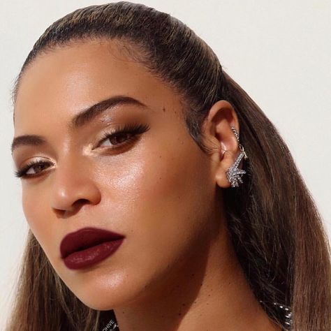 The Fashion Ambassador on Instagram: “#Beyonce 👍🏾 or 👎🏾 #BeautyShot “the fearless woman”” Beyonce Makeup, Drag Make-up, Celebrity Makeup Looks, Makeup Tip, Natural Wedding Makeup, Dark Skin Makeup, Makeup For Black Women, Maquillaje Natural, Celebrity Makeup