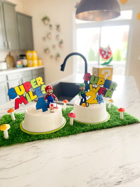 Super Mario Simple Cake, Simple Mario Cake, Mario Birthday Cakes, Super Mario Birthday Cake, Super Mario Cupcakes, Super Mario Characters, Mario Smash, Mario Birthday Cake, Mario Theme