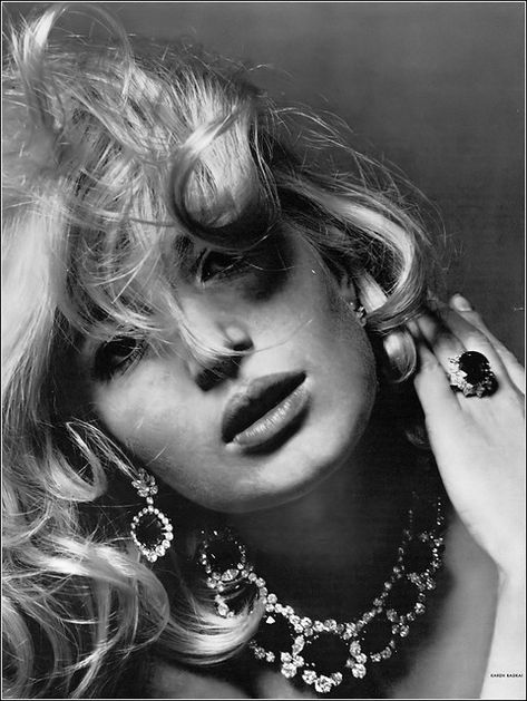 Monica Vitti is wearing a magnificent parure of dark, flaw… | Flickr Monica Vitti, Bvlgari Jewelry, Italian Actress, Photos Of Women, White Photo, Vintage Glamour, Old Hollywood, Timeless Beauty, Beauty Women