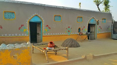 Traditional Mud Houses in Punjab Village reflect pure rural life of Sindh, Balochistan, Khyber Pakhtunkhwa and other parts of Pakistan. People in village usually live in houses made of bricks, clay or mud. These houses typically have two or three rooms. Due to geographical and other socioeconomic diversity, different regions have slightly different physical and social layout. Home Design Plans Indian, Punjab Village, Wall Pepar, Mud Houses, Dance Studio Design, Home Gym Design Garage, Desert Places, Beautiful Pakistan, Food Fest