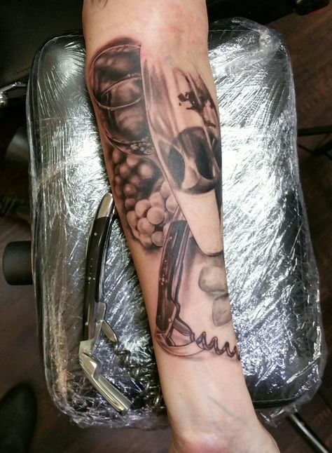 Sommelier Tattoo, Full Sleeve Tattoo Ideas, Wine Tattoo, Sleeve Tattoo Ideas, Full Sleeve Tattoo, Series Black, Forearm Tattoo, Japanese Tattoo, Hand Forged