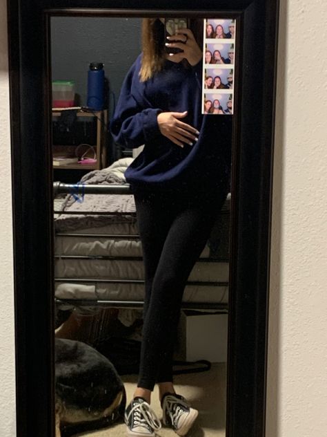 Dark Blue Hoodie Outfit, Dark Blue Leggings Outfit, Blue Hoodie Outfit, Blue Leggings Outfit, Dark Blue Hoodie, Hoodie And Leggings Outfit, Leggings And Converse, Dark Blue Sweatshirt, Blue V Neck Sweater