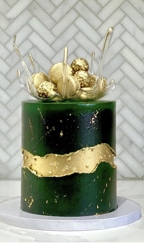 Green Fault Line Cake, Emerald Green Cake Birthday, Emerald Wedding Cake, Wedding Cake Emerald Green, Faultline Cake, Pictures Of Cakes, Green Birthday Cakes, Fault Line Cake, Yoda Party