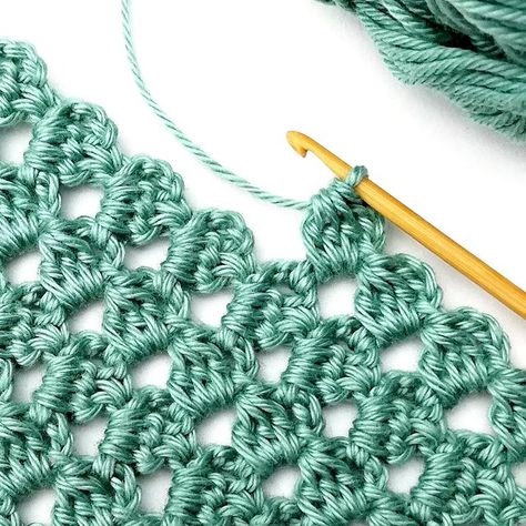 Check out the first Nordic Hook video tutorial! 😉 | Instagram Nordic Hook Crochet, Phone Bag Crochet, Hook Crochet, Crochet Stitch Tutorial, Crochet Phone Cases, Honeycomb Stitch, Crochet Tutorial Pattern, Stitch Tutorial, Modern Crochet