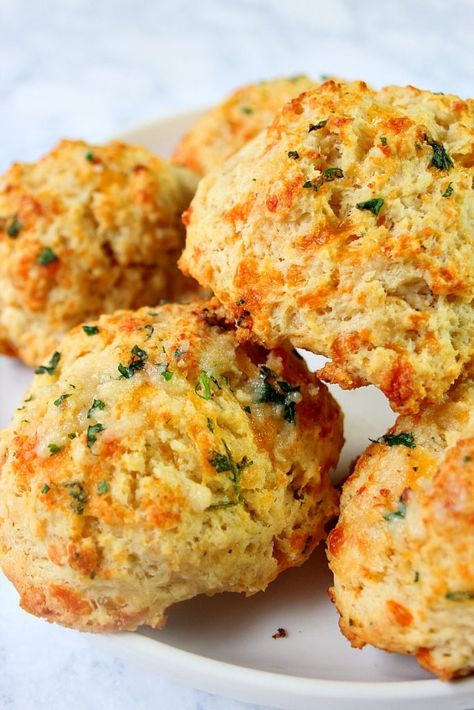 Ranch Biscuits, Cheddar Bay Biscuits Recipe, Garlic Cheddar Biscuits, Red Lobster Cheddar Bay Biscuits, Garlic Cheddar, Cheddar Bay Biscuits, Cheddar Biscuits, Skillet Cooking, Tea Biscuits