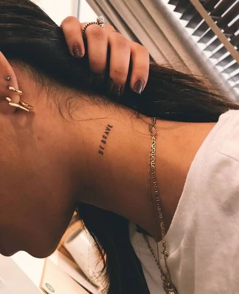 French Tattoo, Meaningful Tattoos For Women, Piercing Tragus, Small Meaningful Tattoos, Modern Tattoos, Subtle Tattoos, Sister Tattoos, Tattoo Trends, Trendy Tattoos