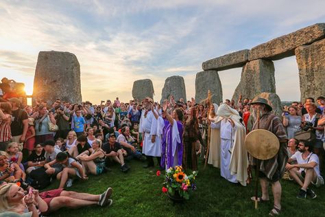 Solstice Meaning, Fall Solstice, Celtic Paganism, Summer Solstice Ritual, Summer Solstice Party, English Culture, Solstice Festival, Solstice Party, Solstice Celebration