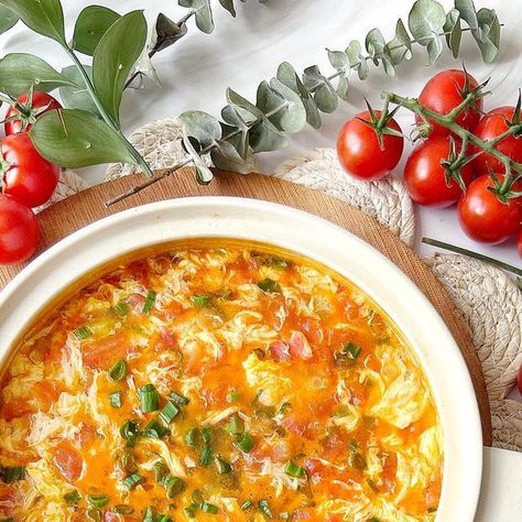 Sharilyn Ang LS on Instagram: "Tomato Egg Drop Soup 番茄鸡蛋汤 #cooknplatebysharilyn #cooknplatechinesefood #cooknplatesoup #soup #souprecipe #chinesefood #chinesesoup #easyrecipes #tomatoeggdropsoup #tomatosoup #eggdrop #eggdropsoup #homecooking #quickmeals #dinnerideas #meatless #veganfood #veganrecipes #foodstyling #foodstylist" Tomato Egg Drop Soup, Tomato Egg, Egg Drop Soup, Egg Drop, Chinese Soup, September 23, Tomato Soup, Chinese Food, Quick Meals