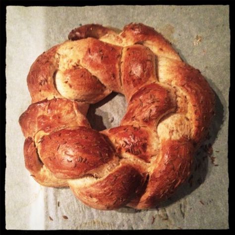 Caraway and Honey Midwinter Bread, (the hole in the middle is for the candle), and how one family celebrates Yule in their own way... Yule Bread Winter Solstice, Yule Bread, Festive Bread, Scottish Christmas, Yule Celebration, Soul Cake, Caraway Seeds, Presbyterian Church, Xmas Food