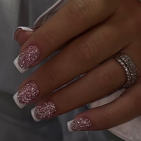 Sparkly Summer Nails Glitter, Sparkly Gel Nails, Pink Sparkly Nails, Summer Nails Simple, Vegas Nails, Unghie Sfumate, Nails With Glitter, Nail Designs Ideas, Nails Ombre