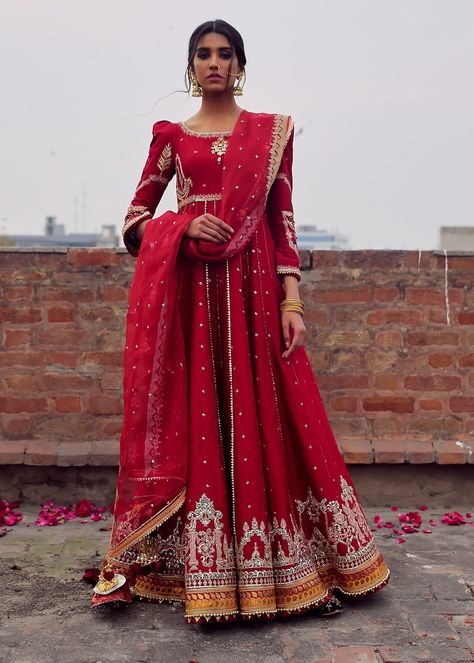 Pakistani Gharara, Firebrick Red, Mohsin Naveed Ranjha, Pengantin India, Bridal Lehenga Collection, Desi Clothes, Pakistani Bridal Dresses, Pakistani Dress Design, Indian Designer Outfits