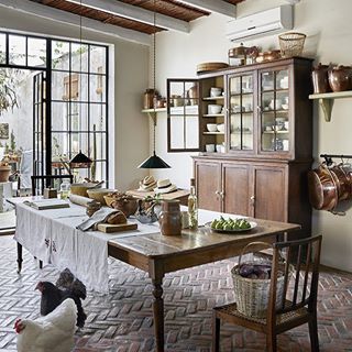 Eat In Kitchens, Gabled House, French Country Kitchens, French Country Kitchen, Brick Flooring, Baroque Style, Design Del Prodotto, French Country House, Eat In Kitchen