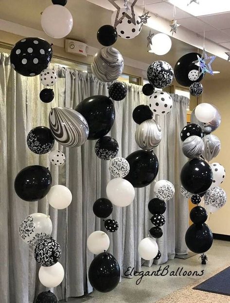 Balloons On Floor Decor, Balloon Roof Ceilings, Hanging Balloons From Ceiling Decoration, Hanging Balloon Decorations, Balloon Ceiling Decorations Diy, Balloon Hanging From Ceiling, Hang Balloons From Ceiling, Upside Down Balloons Ceiling, How To Hang Balloons Without Helium