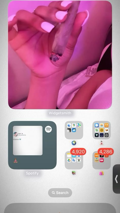 App Icon Ideas Inspiration, What’s On My Iphone Layout, Iphone Apps Layout, Baddie Homescreen Layout, Layouts Homescreen, Whats On My Iphone Homescreen, Iphone Display Ideas, Phone Inspiration Lockscreen, Lock Screen Layout Iphone