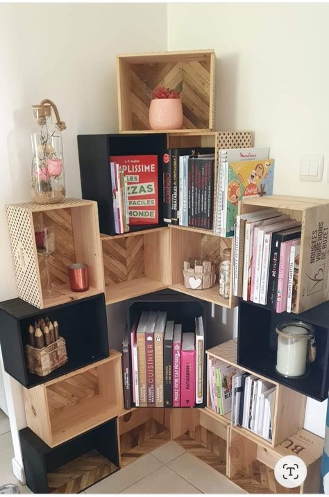 Books In Crates, Diy Crate Bookshelf, Wooden Crate Shelves, Crate Bookshelf, Small Room Design, Bookshelves Diy, Cozy Room Decor, Diy Home Furniture, Room Makeover Inspiration