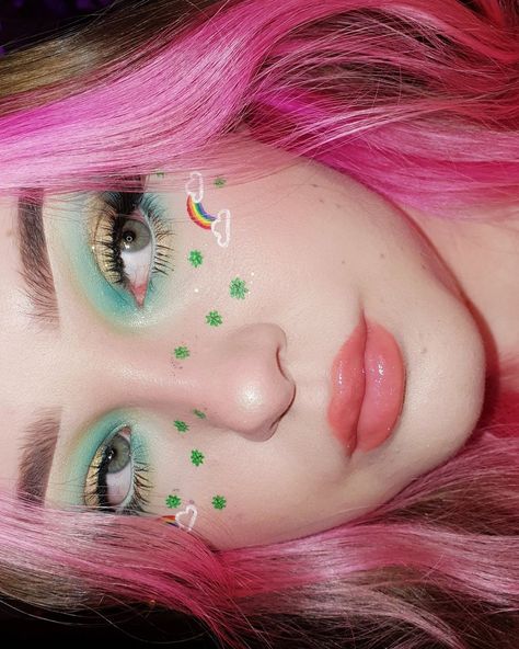 Four Leaf Clover Makeup, Clover Makeup, Holiday Eyeshadow, Themes Ideas, Mint To Be, Gold Palette, Colourpop Cosmetics, Ice Breaker, Chappell Roan