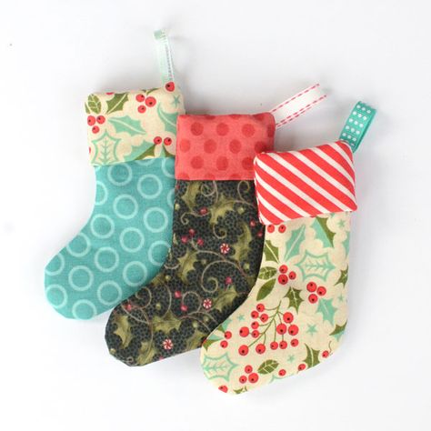 Christmas Stocking Tree Decorations, Small Christmas Stocking Pattern Free, Mini Stocking Pattern, Summer Sewing Projects, Fall Tote Bag, Mini Christmas Stockings, Office Fun, Twisted Turban Headband, Holiday Sewing