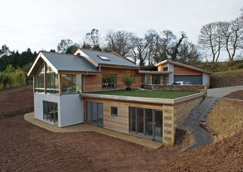 Earth Sheltered Homes, Casa Hobbit, House Contemporary, Sheltered Housing, Earth Sheltered, Split Level House, Solar House, Earth Homes, Passive House