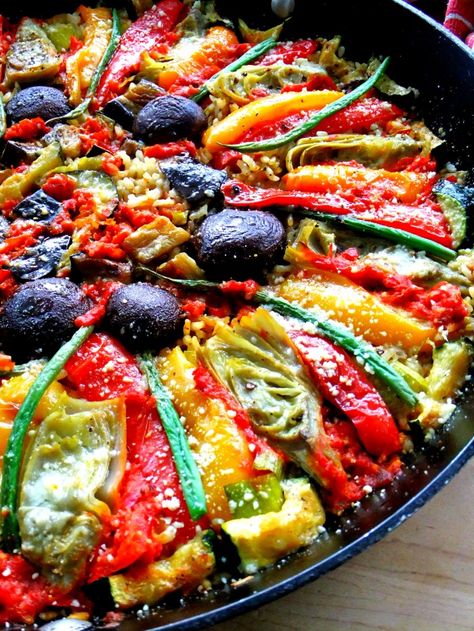 Vegetable Paella, Italian Style - Proud Italian Cook Veggie Paella, Vegetable Paella, Vegetarian Recipe, Vegan Foodie, Vegetarian Recipes Easy, Vegetarian Food, Happy Meal, Veggie Dishes, Easy Vegetarian