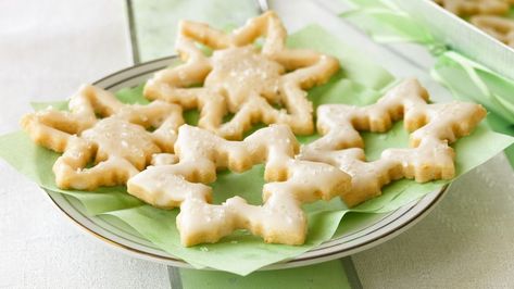 Snowflake Recipes, Snowflake Cookies, Christmas Food Desserts, Lemon Cookies, Lemon Desserts, Betty Crocker, Easy Cake Recipes, Easy Cake, Cupcake Recipes