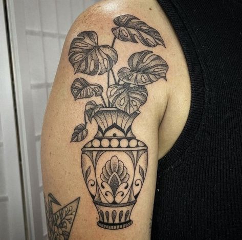 American Traditional Vase Tattoo, Traditional Tattoo Vase, Vase Tattoo, Floral Thigh Tattoos, Tattoo Old School, Tasteful Tattoos, Plant Tattoo, Stomach Tattoos, Tattoo Feminina