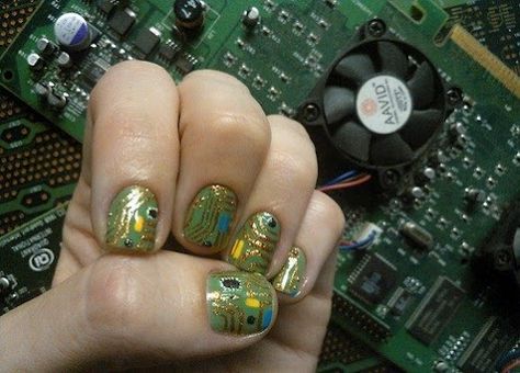 Nails painted with a printed circuit board motif - Boing Boing No Chip Nails, Unghie Nail Art, Computer Chip, Nail Pops, Nail Paint, Geek Chic, Manicure E Pedicure, Circuit Board, Motherboard