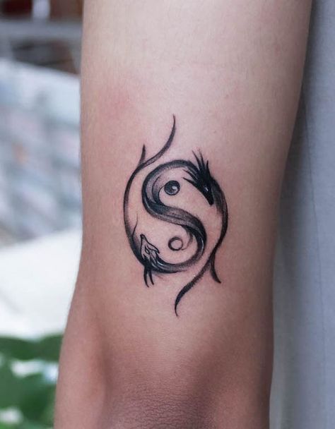 Dragon Yin Yang Tattoo, Yin Yang Tattoo, Ying Yang Tattoo, Dragon Tattoos For Men, Small Dragon Tattoos, Yang Tattoo, Tattoos Infinity, Tattoos Mandala, Money Tattoo