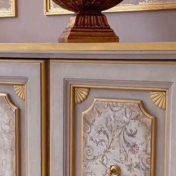 Annie Sloan on Instagram: "WOW! Whether you call it Old World charm, French Rustic or Shabby Chic, we love this romantic, calm, vintage style painting. Here, @kachafurniture used Chalk Paint in Coco and Antoinette with Gold Gilding Wax and Decoupage Paper for extra interest to create this stunning sideboard. With Chalk Paint there’s no need to prep or prime before painting, so you can skip straight ahead to the fun part: making your furniture look beautiful. #AnnieSloanChalkPaint #ChalkPaint Annie Sloan Chalk Paint Antoinette, French Chic Paint, Vintage Style Painting, Table Upcycle, Gilding Wax, French Rustic, Barrel Furniture, Annie Sloan Paints, Chalk Paint Furniture