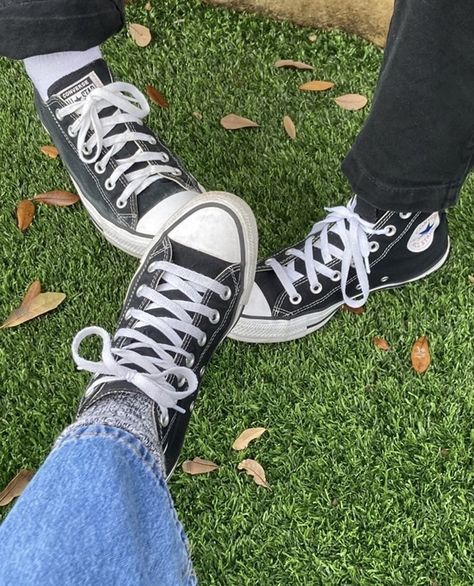 friendgroup summer best friend goals converse trio aesthetic earthy vibe Trio Shoes Aesthetic, Friend Trio Aesthetic, Friends Trio Aesthetic, Three Best Friends Aesthetic, Three Friends Aesthetic, Trio Friends Aesthetic, Group Of Three Friends, Trio Besties, Trio Aesthetic