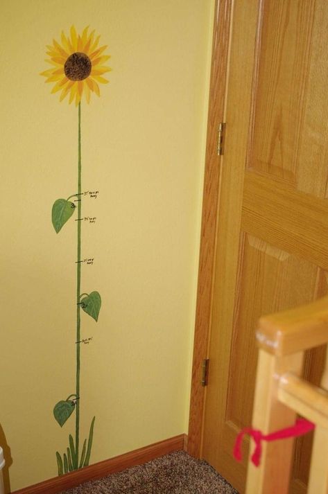 Nursery Growth Chart, Sunflower Room, Sunflower Nursery, Bee Nursery, Small Baby Room, Diy Kids Room Decor, Sunflower Baby Showers, Baby Room Themes, Farm Nursery