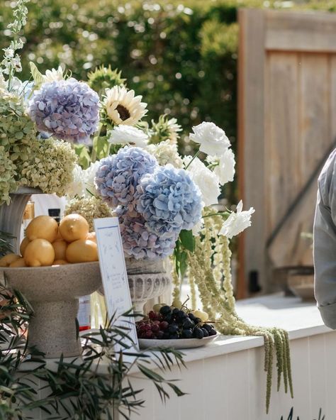 Floral Styling Studio | A wonderful way to make a beautiful floral statement is with a feature bar arrangement 🌻💙 • • • #wildflower #bar #bararrangement #flowers... | Instagram Bouquet Bar Ideas, Wildflower Bar, Bar Arrangement, Bouquet Bar, Floral Styling, Flowers Instagram, Bar Ideas, Floral Style, Wild Flowers