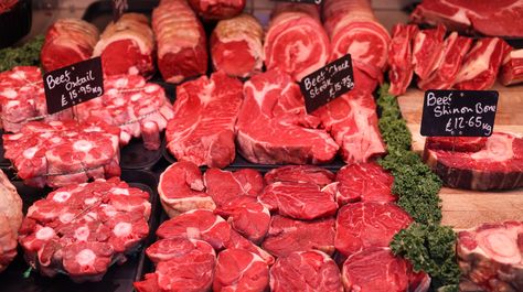 We walk you through the leanest cuts of steak and their nutritional value and provide cooking tips. Steak shopping will be easy after reading this article. Grilled Steak Dinner, Beef Cuts Chart, Cuts Of Steak, Beef Oxtail, Kettle Corn Recipe, Different Cuts Of Beef, Top Round Steak, Cuts Of Beef, Easy Marinades