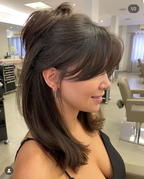 Curtain Bangs For Round Face Short Hair, Medium Length Haircut Bangs Round Faces, Priyanka Haircut, Mid Length Brown Hair With Bangs, Curtain Bangs For Big Forehead, Megan Fox Short Hair, Long Bob Pony, Graduated Bangs, Plus Size Bangs Hair